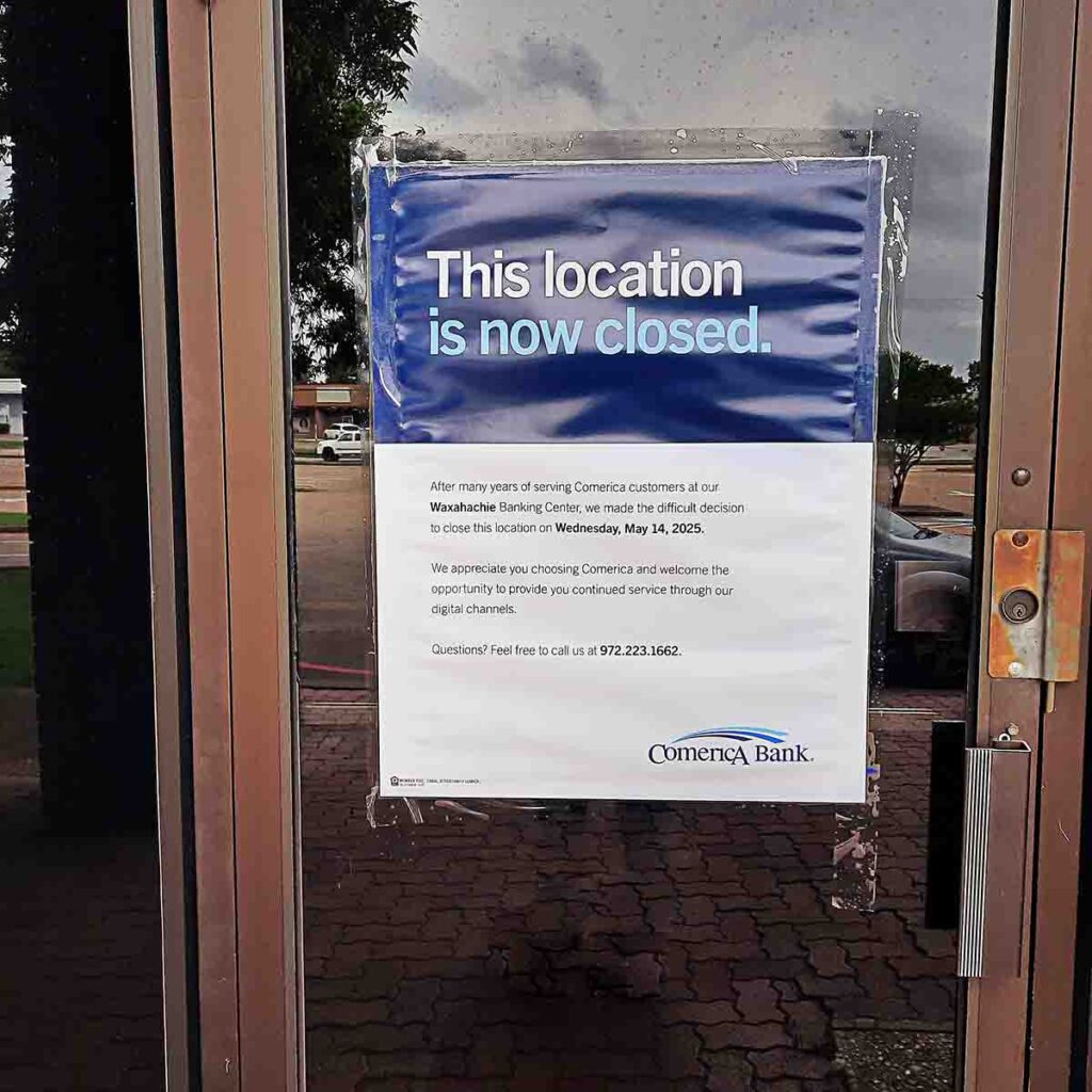 An announcement on the door of Comerica Bank in Waxahachie, Texas indicating its permanent closure
